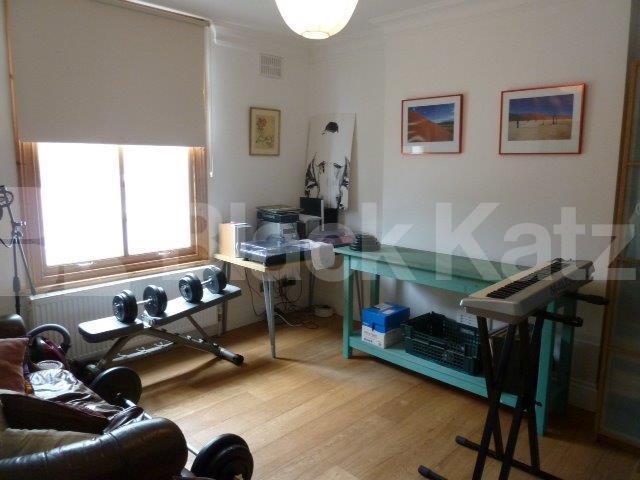 			STUNNING 2 BEDROOM PERIOD CONVERSION, 2 Bedroom, 1 bath, 1 reception Flat			 Stapleton Hall Road, FINSBURY PARK-STROUD GREEN